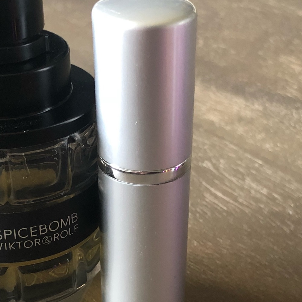 .34oz Viktor & Rolf Spicebomb travel spray!